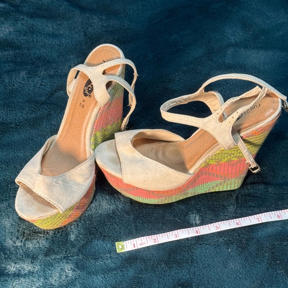 Rue21 etc! Wedge Heels 7/8 size - Picture 1 of 6